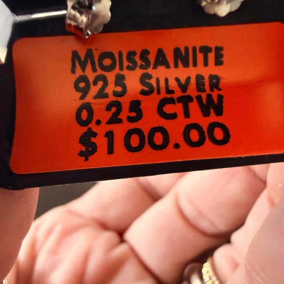 Moissanite NWT 925 silver .25 CTW
Elegant push back stud earrings
Retail $100.00 - Picture 2 of 5